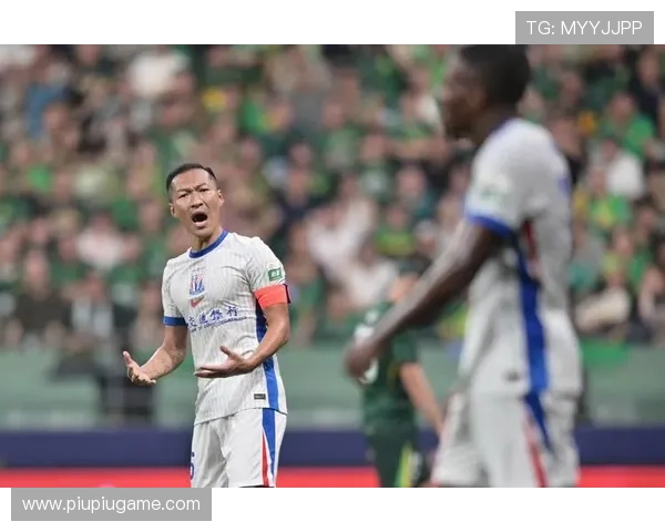 成都足球队战术变革引发热议球迷期待新风貌与未来表现 成都足球队战术变革引发热议球迷期待新风貌与未来表现