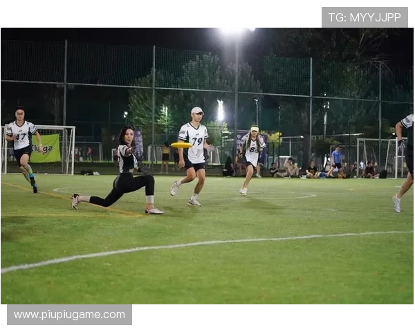 成都飞盘队与上海飞盘队赛后复盘分析团队配合与战术执行的关键因素